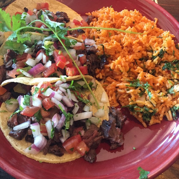 Das Foto wurde bei SOL Mexican Cocina | Newport Beach von Steve B. am 7/15/2016 aufgenommen
