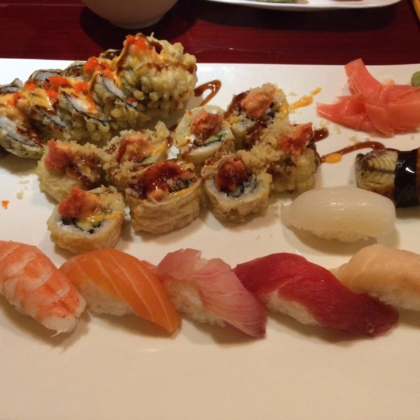 รูปภาพถ่ายที่ KATANA Hibachi Steak House &amp; Sushi &amp; Chinese Restaurant โดย Chris C. เมื่อ 12/19/2013