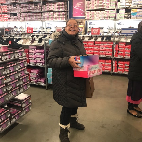 Skechers sales store bronx