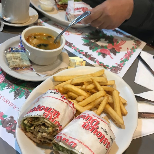 12/15/2018 tarihinde Bennie F.ziyaretçi tarafından Crosstown Diner'de çekilen fotoğraf