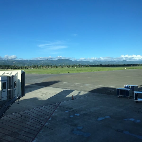 รูปภาพถ่ายที่ Aeropuerto Internacional del Cibao โดย Bennie F. เมื่อ 10/28/2018
