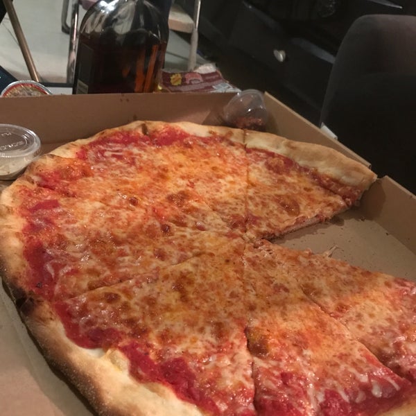 Tommy's Pizzeria Pizzeria in Throgs Neck