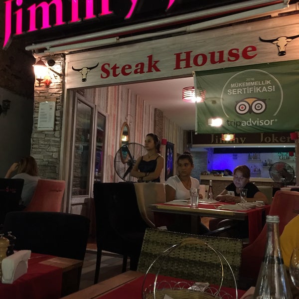 รูปภาพถ่ายที่ Jimmy Joker Steakhouse โดย Aysel G. เมื่อ 9/7/2016