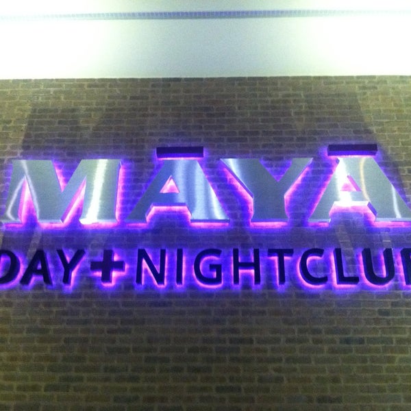 4/26/2013 tarihinde Andrew J.ziyaretçi tarafından Māyā Day + Nightclub'de çekilen fotoğraf