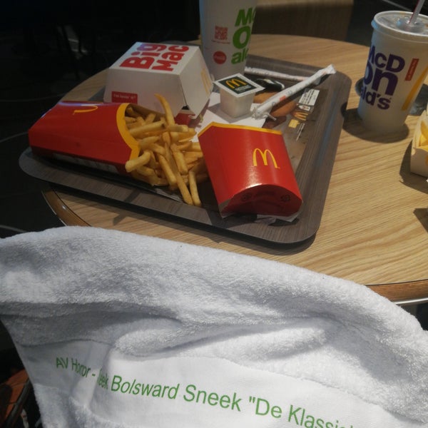 Foto diambil di McDonald&#39;s oleh Fabian L. pada 8/25/2018