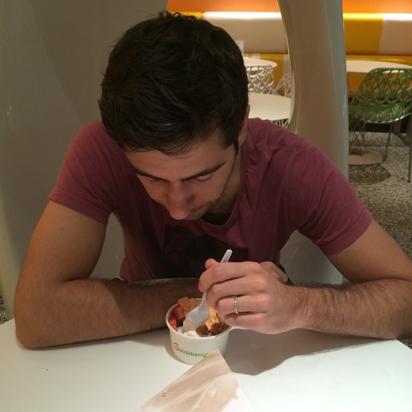Photo taken at Pinkberry by Zahra M. on 3/28/2015