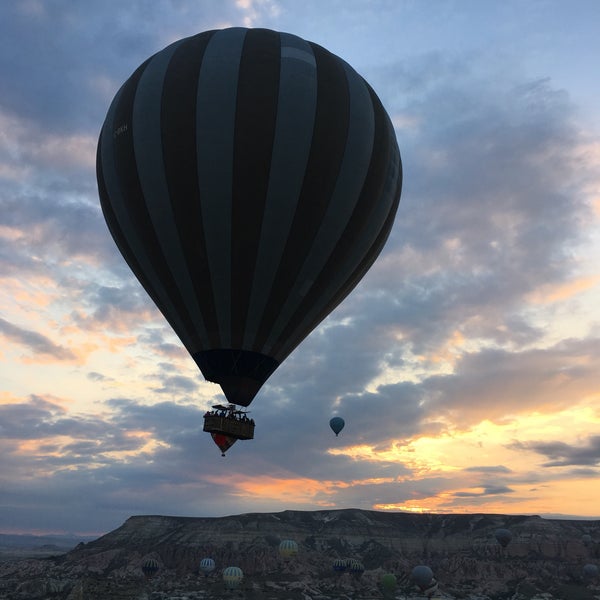 Das Foto wurde bei Royal Balloon von Gldn G. am 4/23/2018 aufgenommen
