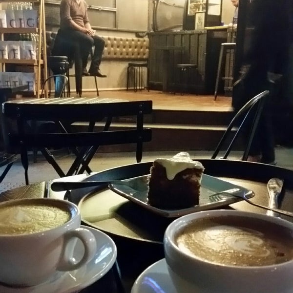 10/14/2017 tarihinde Yeser T.ziyaretçi tarafından Rafine Espresso Bar'de çekilen fotoğraf