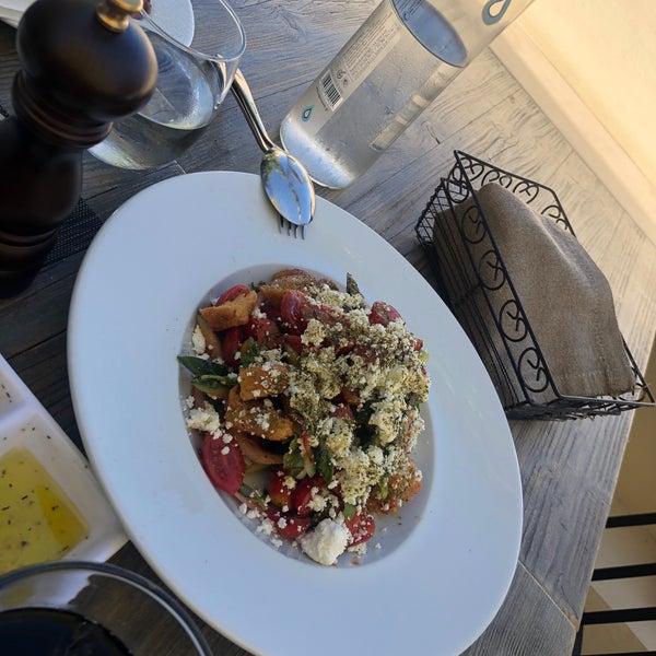 Foto scattata a Balcony Restaurant &amp; Bar da Saud il 9/26/2019