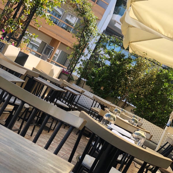Foto diambil di Balcony Restaurant &amp; Bar oleh Saud pada 9/26/2019