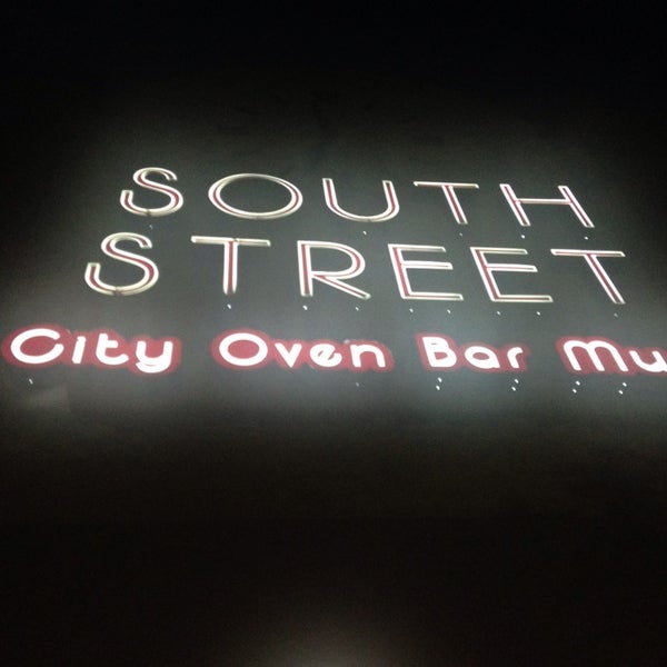 รูปภาพถ่ายที่ South Street Grill โดย Jamil M. เมื่อ 10/8/2014