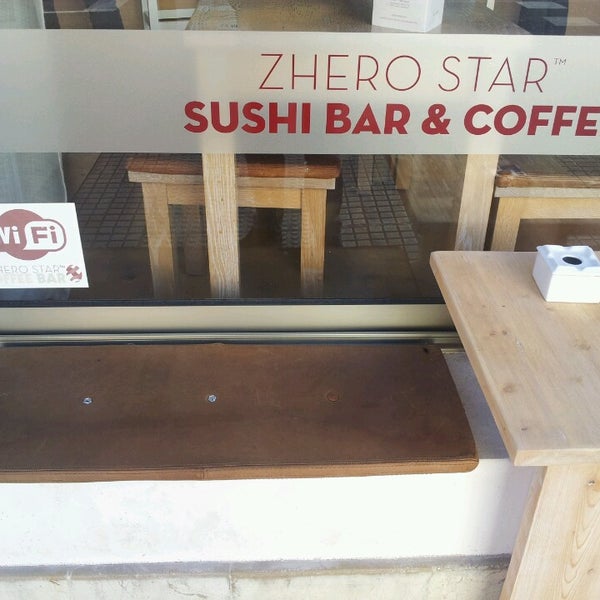 Das Foto wurde bei Zhero Star Sushi Bar &amp; Coffee von Arenal S. am 2/12/2014 aufgenommen