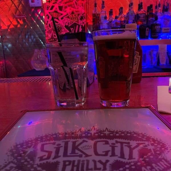 Photo prise au Silk City Diner Bar &amp; Lounge par b k. le2/10/2019