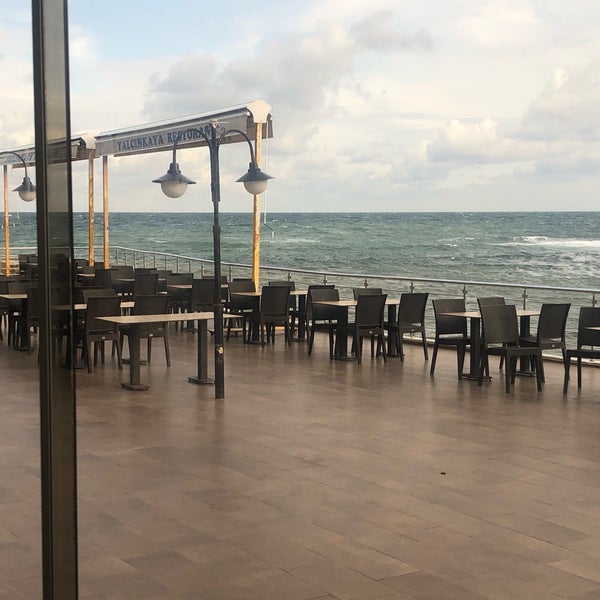 รูปภาพถ่ายที่ Yalçınkaya Cafe &amp; Restaurant โดย Saim B. เมื่อ 1/1/2019