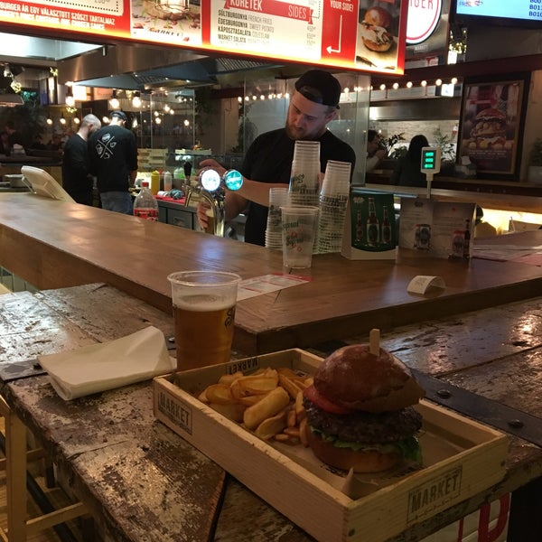 12/27/2018 tarihinde Stančo D.ziyaretçi tarafından Burger Market - Király u.'de çekilen fotoğraf