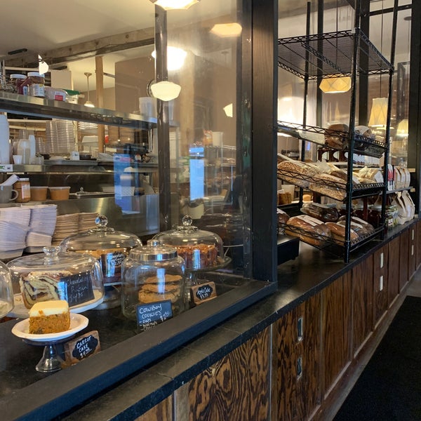 Foto scattata a Five Points Bakery &amp; Toast Cafe da Malinda il 8/18/2021