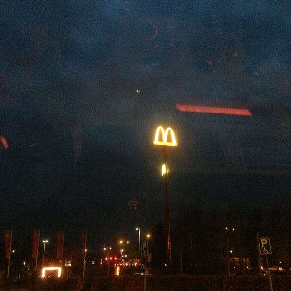 Foto tirada no(a) McDonald&#39;s por Lee em 1/10/2013