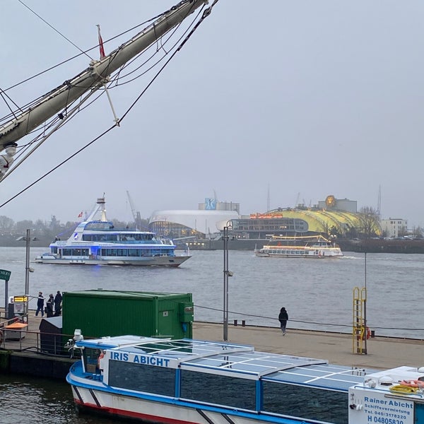 Foto diambil di Hamburger Hafen | Port of Hamburg oleh Lee pada 2/11/2024