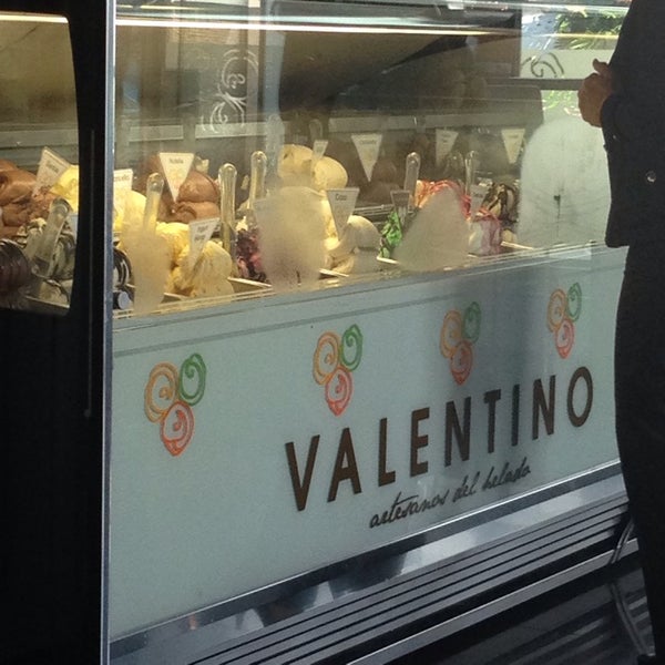 รูปภาพถ่ายที่ Valentino โดย Altagracia R. เมื่อ 11/13/2014
