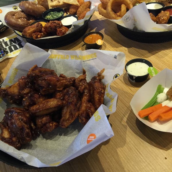 Buffalo Wild Wings Av. Miguel Alemán 108