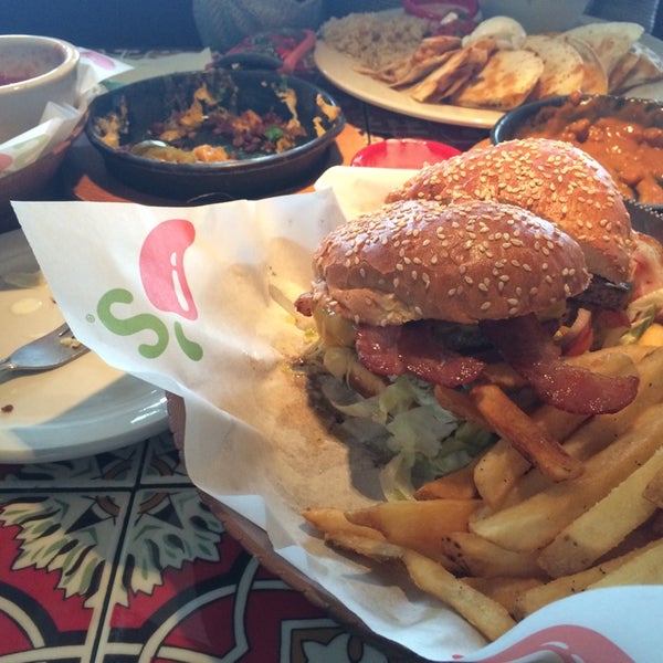 Photo taken at Chili&#39;s Grill &amp; Bar by Michael A. on 4/13/2014