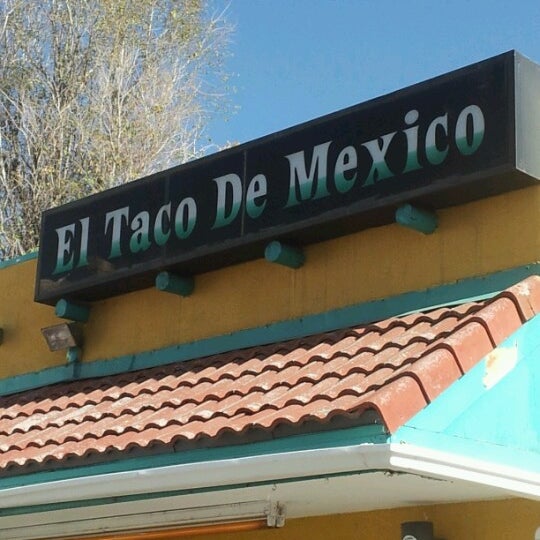 Foto tirada no(a) El Taco De Mexico por Jill M. em 11/9/2012