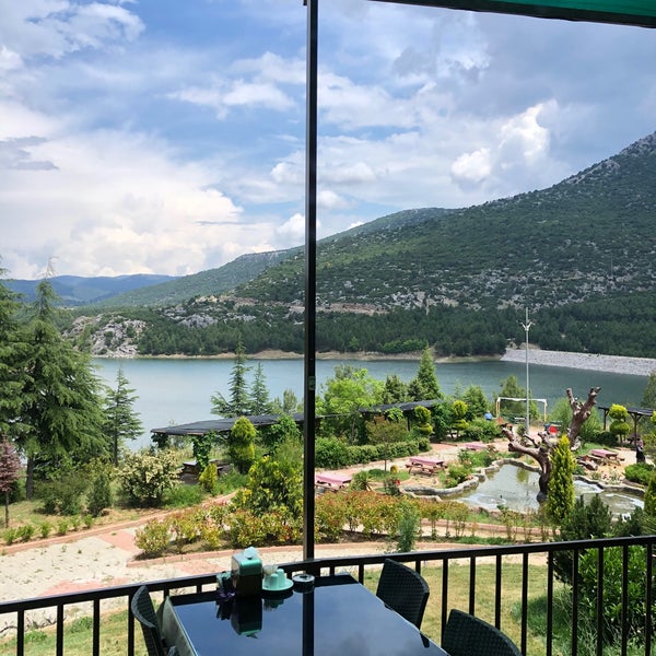Das Foto wurde bei Bucak Oğuzhan Kent Ormanı Restoranı von Yeşil T. am 6/14/2020 aufgenommen