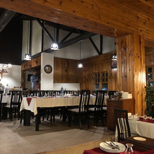 รูปภาพถ่ายที่ Abant Çamlık Restoran โดย Yeşil T. เมื่อ 1/11/2020
