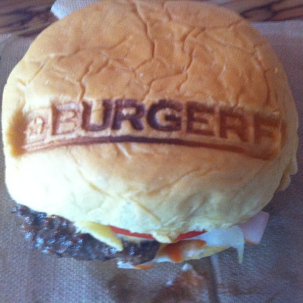 Foto tirada no(a) BurgerFi por Anieca B. em 8/12/2013