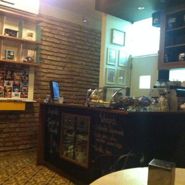 4/1/2013 tarihinde Paulinha H.ziyaretçi tarafından Bogart Café'de çekilen fotoğraf