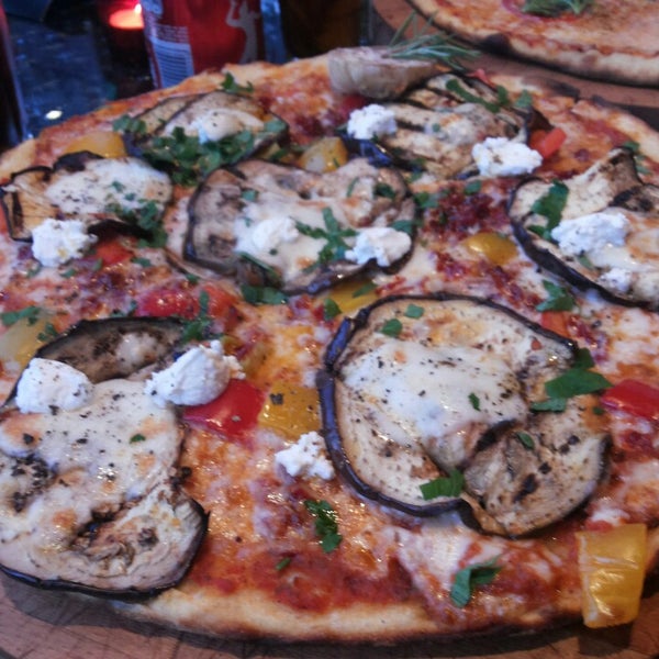 9/6/2013에 Asiri Sendikaci S.님이 Pizzacio에서 찍은 사진