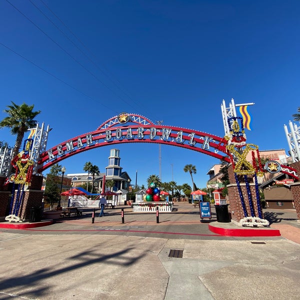 รูปภาพถ่ายที่ Kemah Boardwalk โดย Görkem E. เมื่อ 12/7/2020