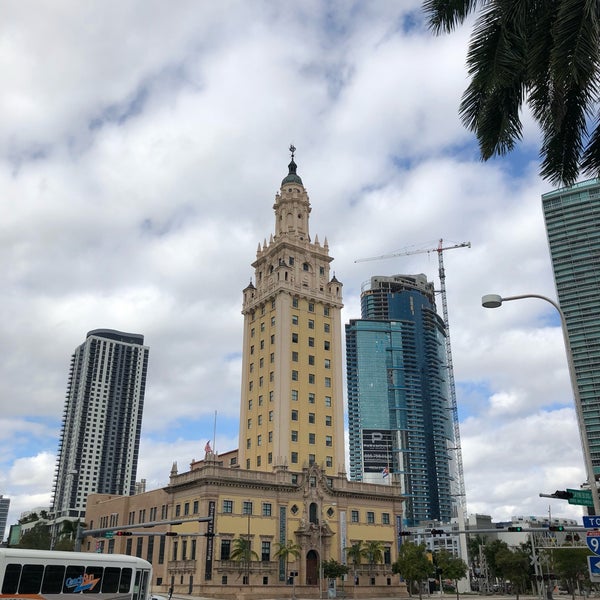 Foto tirada no(a) Miami Freedom Tower por Görkem E. em 12/25/2018
