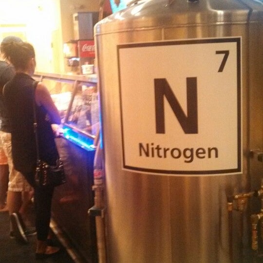 9/9/2013 tarihinde Luke S.ziyaretçi tarafından Sub Zero Nitrogen Ice Cream'de çekilen fotoğraf