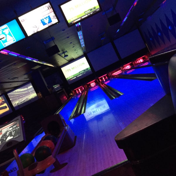 Photo taken at Dave &amp; Buster&#39;s by Courtney C. on 8/25/2015