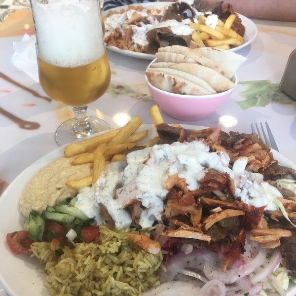 6/2/2018 tarihinde Péter N.ziyaretçi tarafından Oz Sofra Kebab'de çekilen fotoğraf