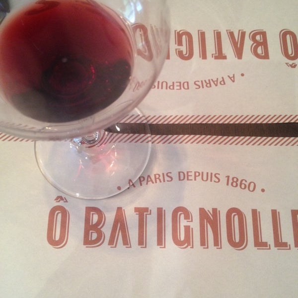 Photo taken at Ô BATIGNOLLES Wine Bar by Lorraine B. on 5/30/2014