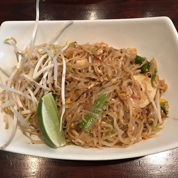 6/27/2017 tarihinde Olivier M.ziyaretçi tarafından Little Basil Thai Cuisine'de çekilen fotoğraf