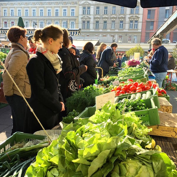 10/24/2015 tarihinde Matthew S.ziyaretçi tarafından Karmelitermarkt'de çekilen fotoğraf