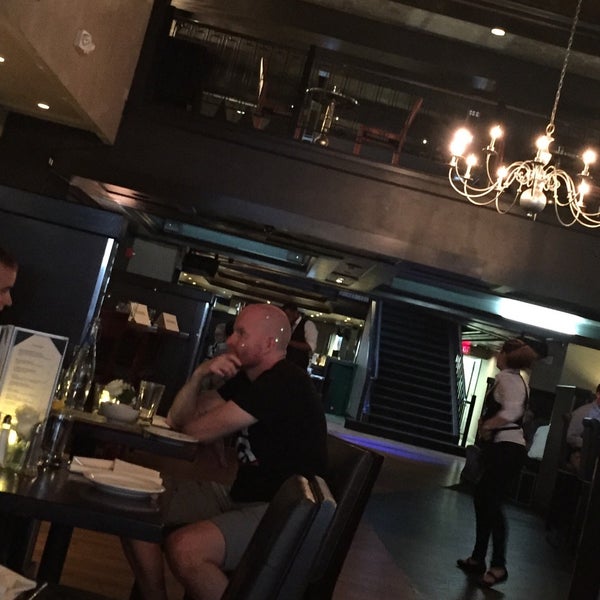 6/30/2016にKärl S.がScholars American Bistro and Cocktail Loungeで撮った写真