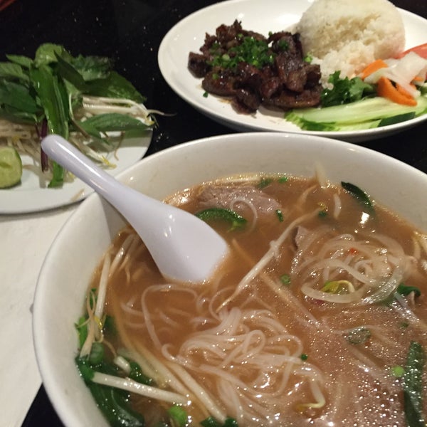 Foto scattata a Pho Hoa Restaurant da Kärl S. il 12/13/2015