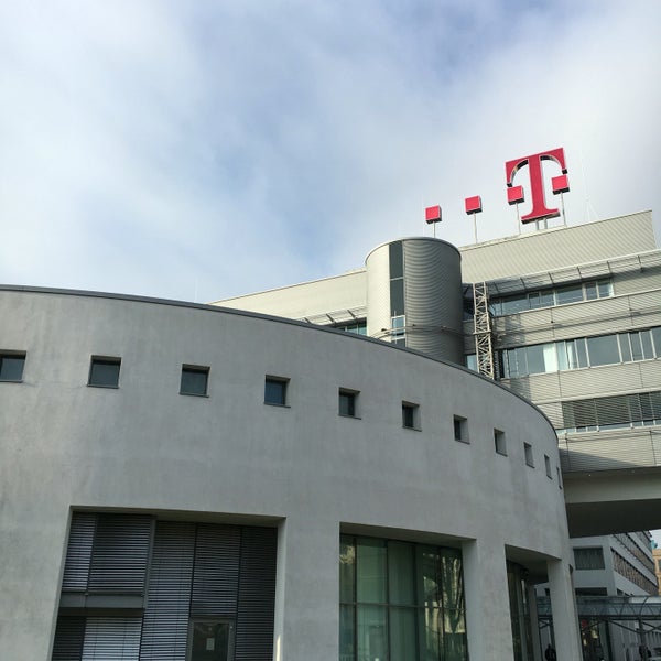 Foto diambil di Deutsche Telekom oleh Michèle L. pada 1/10/2017