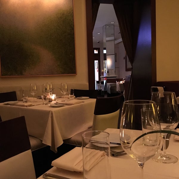 2/6/2016 tarihinde Richard G.ziyaretçi tarafından Restaurant Triomphe'de çekilen fotoğraf
