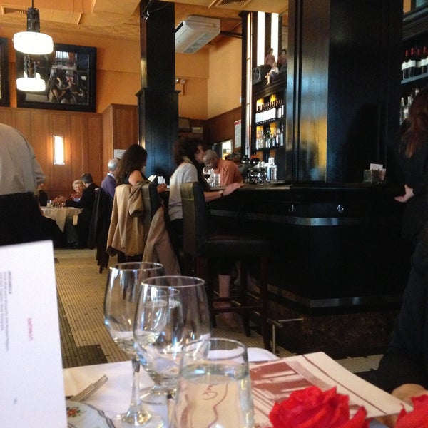 Das Foto wurde bei Paola&#39;s Restaurant von Richard G. am 5/5/2013 aufgenommen