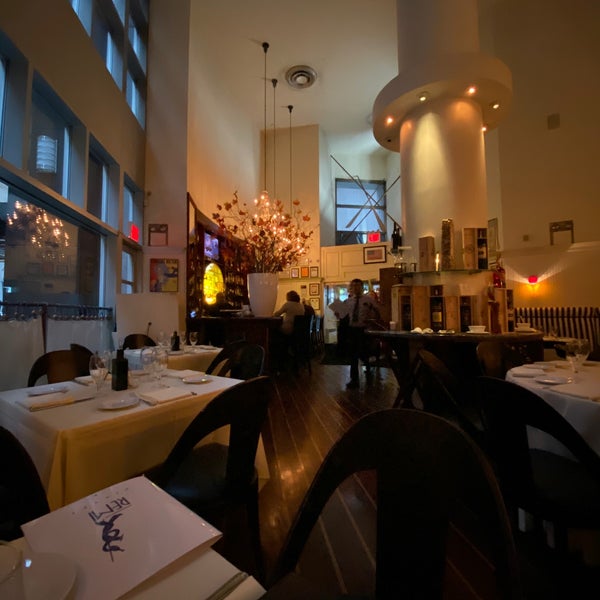 Foto tirada no(a) Remi Restaurant por Richard G. em 10/26/2019