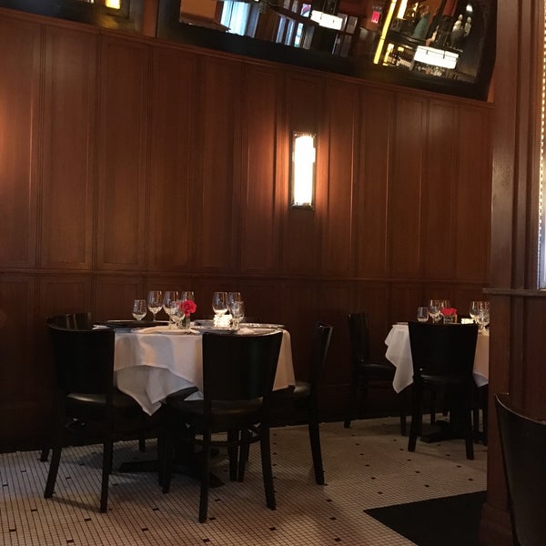 Foto diambil di Paola&#39;s Restaurant oleh Richard G. pada 9/27/2015