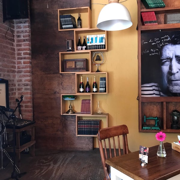 5/21/2018에 Eleanor R.님이 Café Bar 500 Noches Celaya에서 찍은 사진