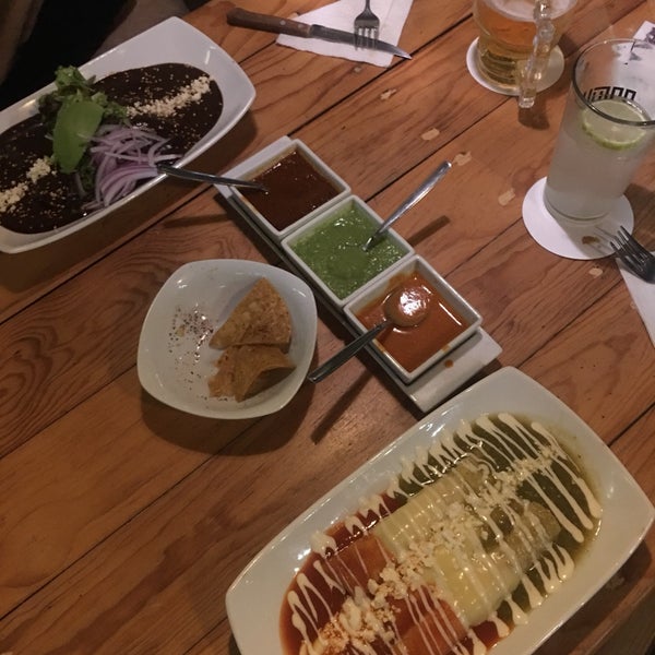 12/20/2017 tarihinde Eleanor R.ziyaretçi tarafından Pachuco Restaurante'de çekilen fotoğraf