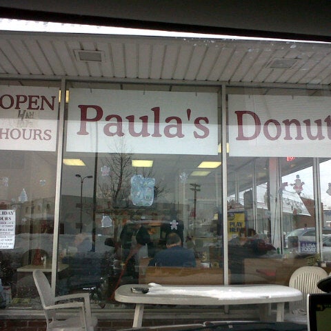 รูปภาพถ่ายที่ Paula&#39;s Donuts โดย Bethany G. เมื่อ 12/31/2012