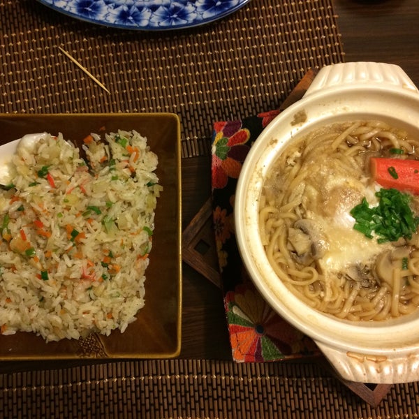 Das Foto wurde bei En Asian Kitchen &amp; Cafe von Kri S. am 12/4/2014 aufgenommen